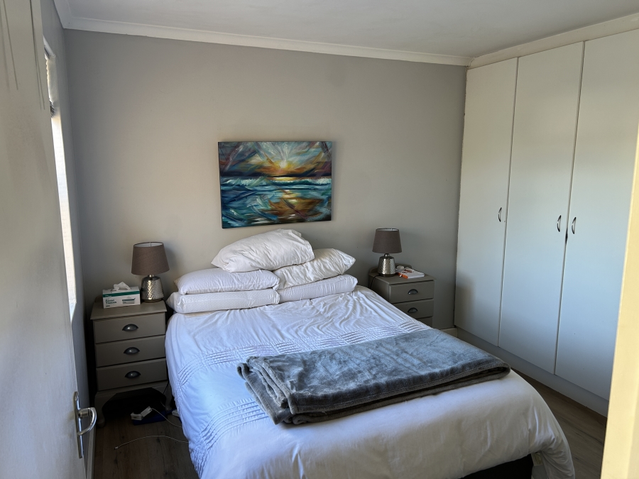 2 Bedroom Property for Sale in Uitzicht Western Cape